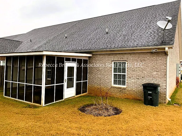 409 Blackwood Ter SE — Photo 2