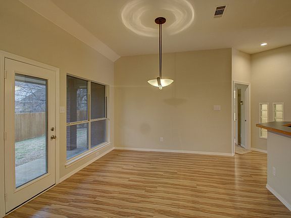 5th image of 1914 Nugent Dr