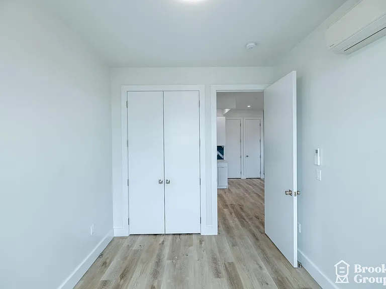 1298 New York Ave #4B — Photo 7