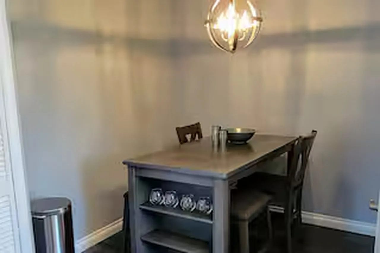 1 bed, 800 sqft, $2,100 — Photo 3