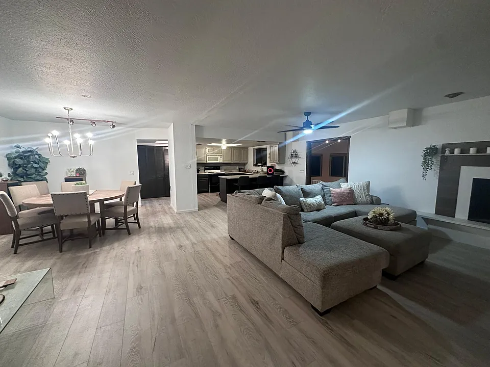 4494 E Diablo Dr