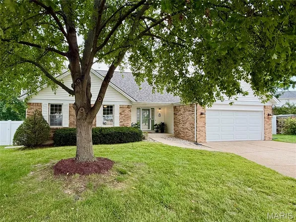 8 Lewis Ct, Saint Peters, MO 63376