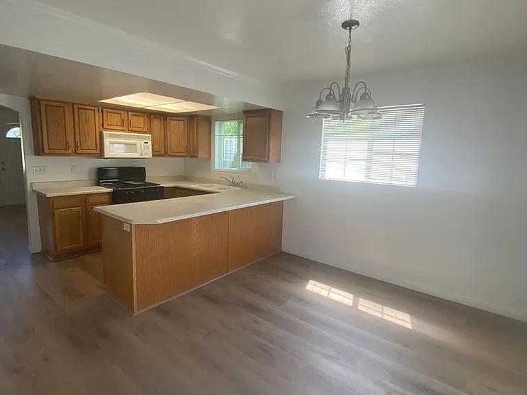 168 Coventry Pl — Photo 4