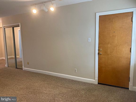 5th image of 2509 Arlington Blvd #23