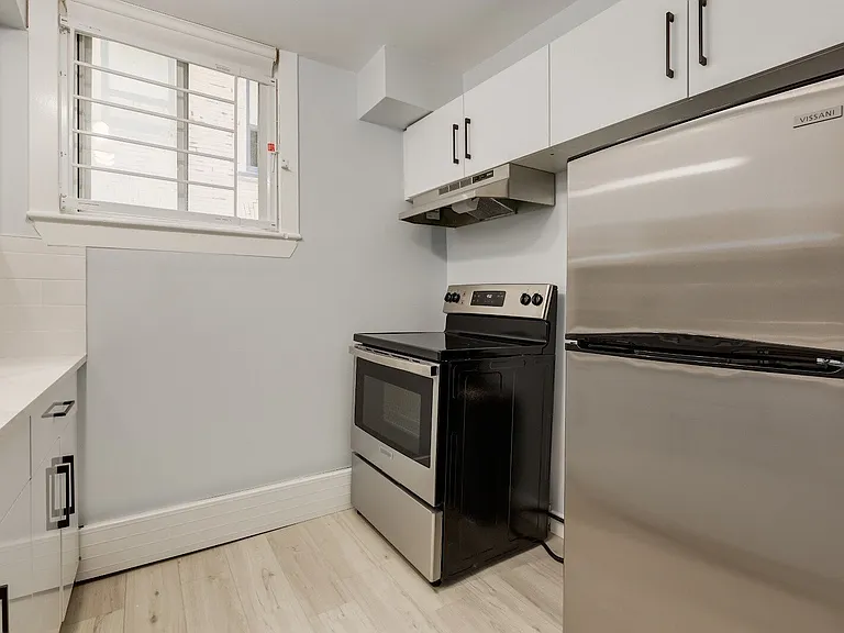 215 15th Ave SE — Photo 3