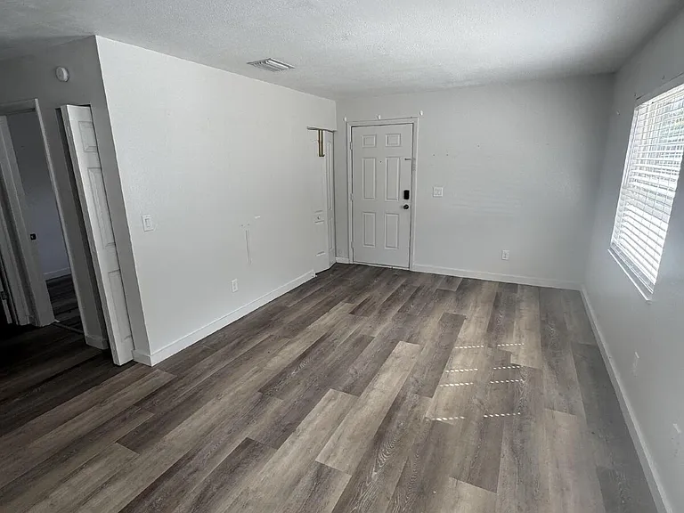 1711 W Carmen St #B — Photo 16