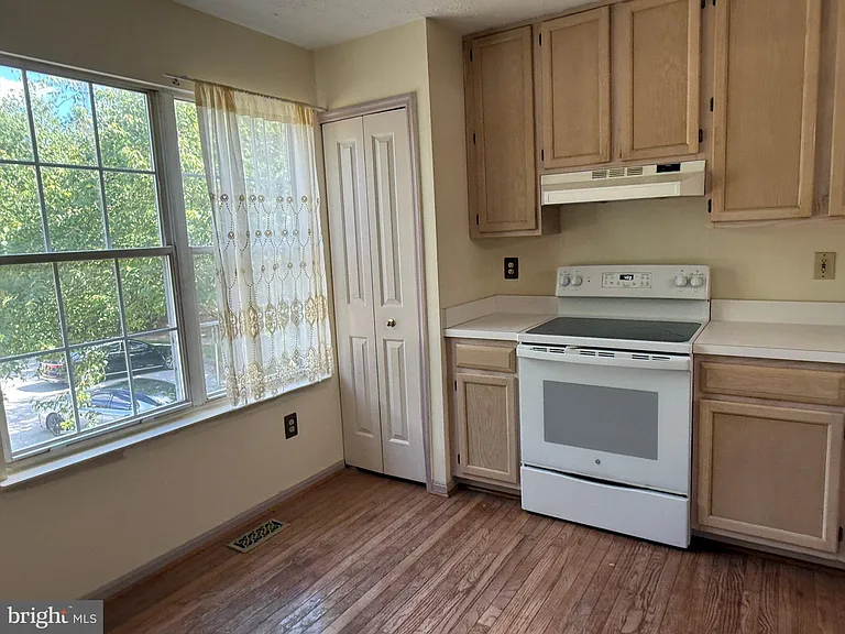 9324 Daly Ct — Photo 13