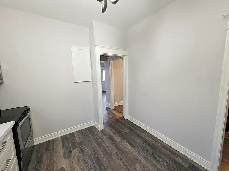 970 King St E #1 — Photo 6
