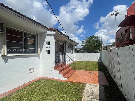 4th image of 1529 SW 2nd St