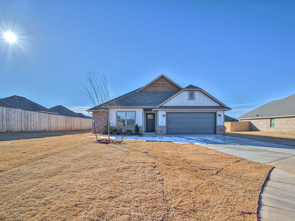 1st image of 2912 SE 23rd Cir
