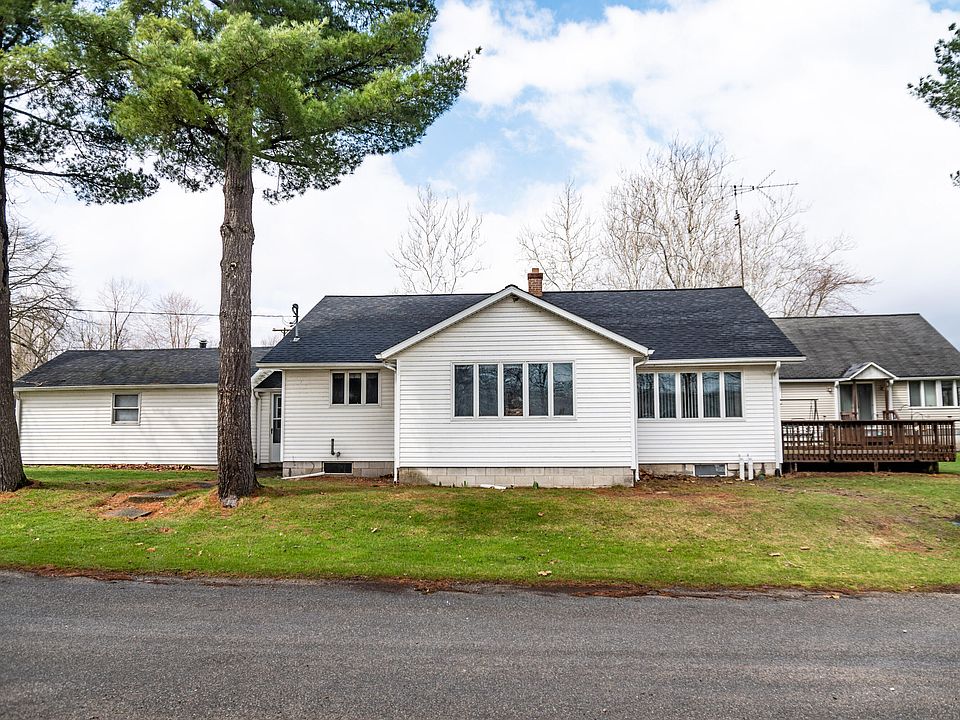 1st image of 46636 Sycamore Dr