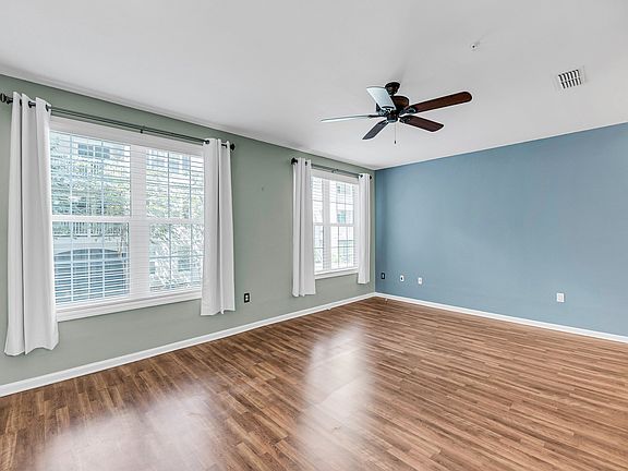 3rd image of 60 Fenwick Hall Allee Aly #1211