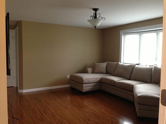 4th image of 8 Lloyd Dr