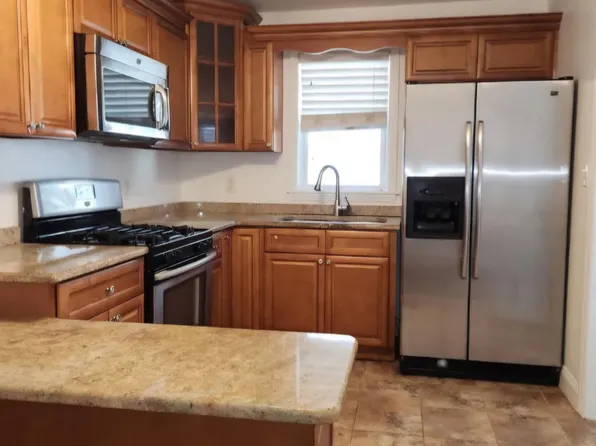 911 Saville Ave #1, Crum Lynne, PA 19022