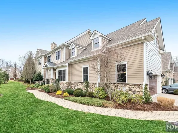 21 Cherrywood Ct, River Vale, NJ 07675