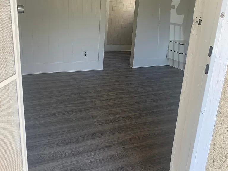533 E Lomita Ave — Photo 2