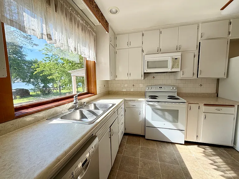 136 E Hazel Dell — Photo 14