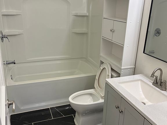 4th image of 348 Woodycrest Ave