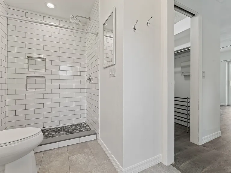 4404 Meadow Creek Cir — Photo 3