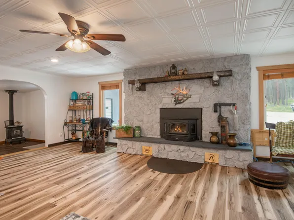 238 Roaring Lion Rd, Hamilton, MT 59840