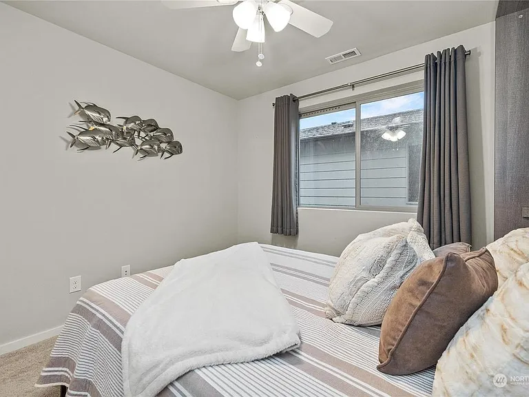 22604 SE 284th Ct — Photo 7