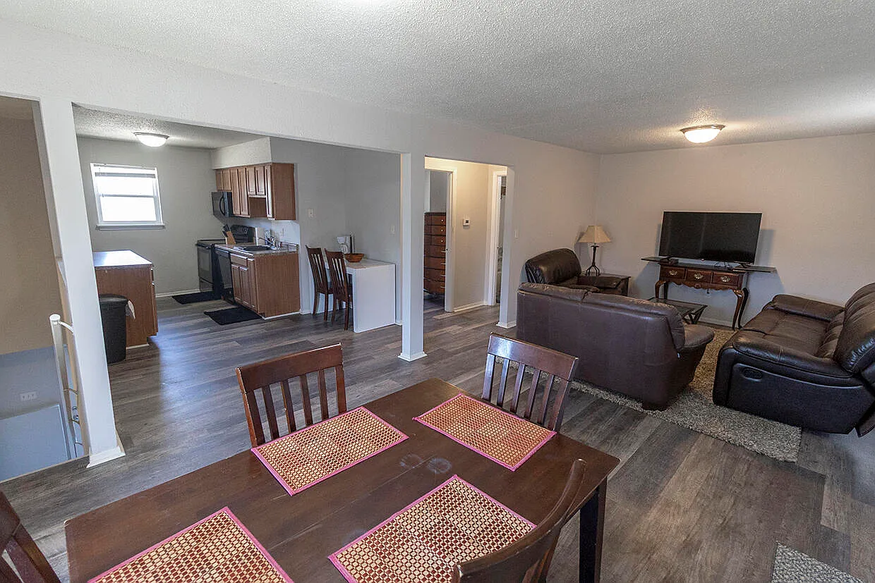 3 bed, 2.0 bath, 1456 sqft, $2,800 — Photo 4