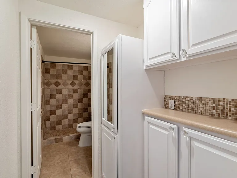 901 E Hearn Rd — Photo 18