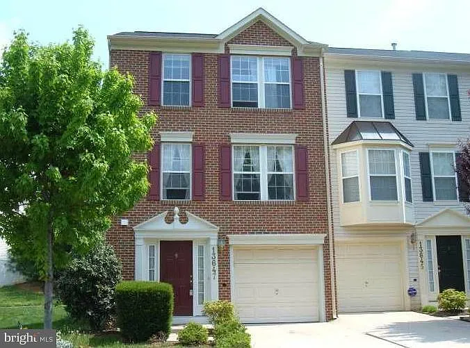 3 bed, 2.5 bath, 1750 sqft, $3,000 — Photo 1