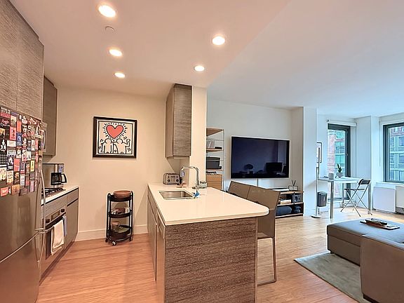 3rd image of 305 W 16th St APT 5G