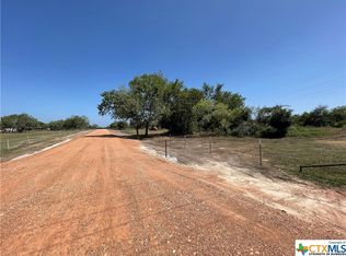 106 Robinhood Rd, Victoria, TX 77905