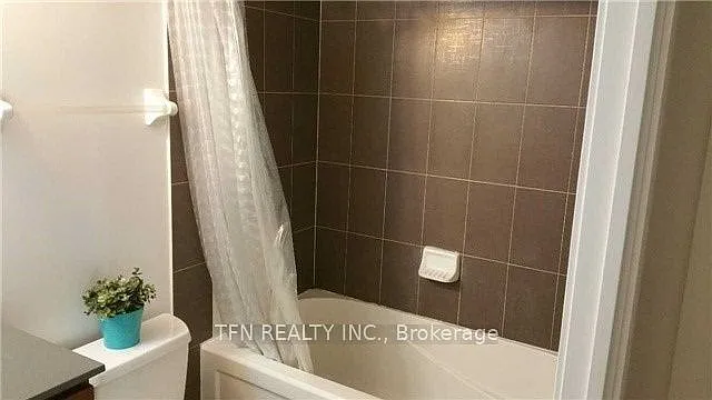 5793 Yonge St — Photo 7