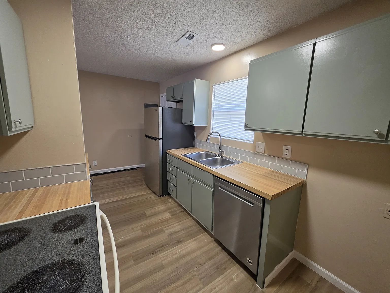 2 bed, 915 sqft, $900 — Photo 4