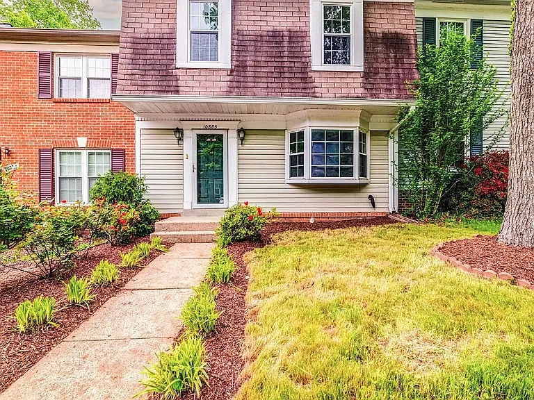 10885 Oak Green Ct — Photo 1