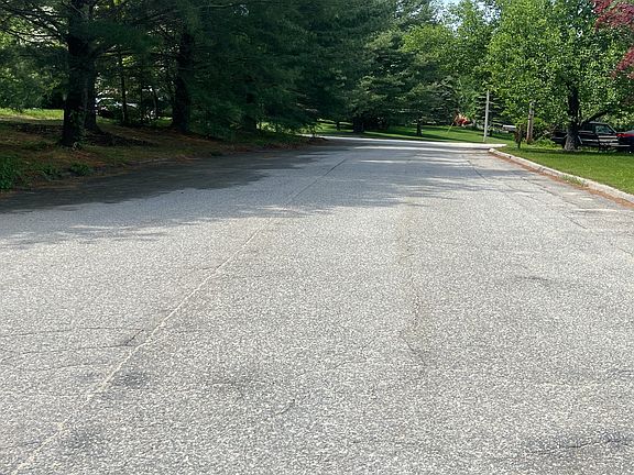 4th image of 8 Almond Dr
