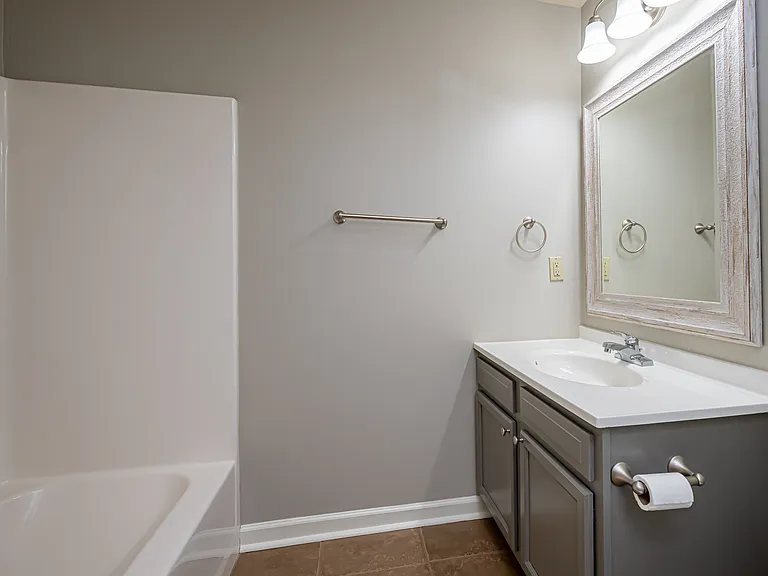 Guidry Row Apartments — Photo 21