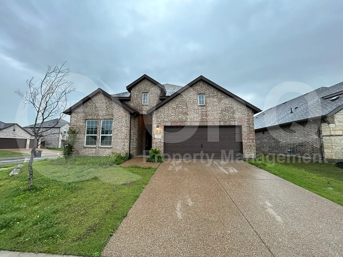 4 bed, 3.0 bath, 2398 sqft, $2,499 — Photo 2