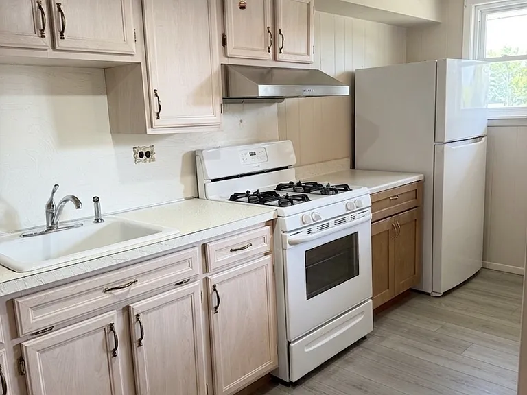 2206 Knorr St — Photo 5