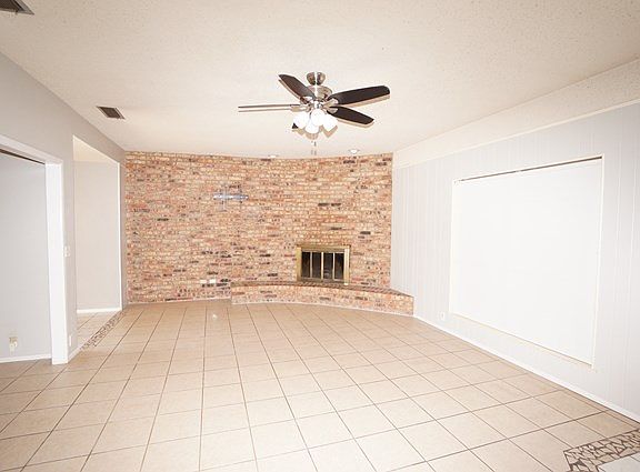 4th image of 3995 Lakeside Dr