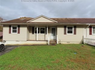 102 Michael Dr, Elkview, WV 25071