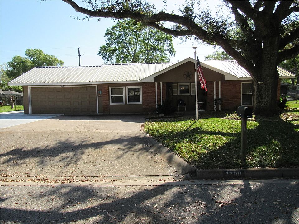 1st image of 1708 Heights Dr