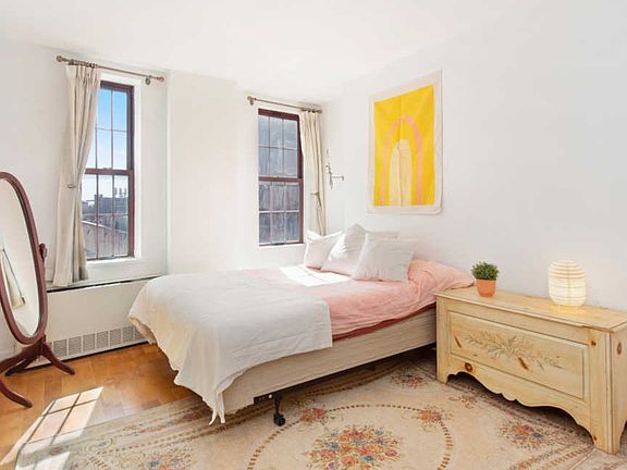 4th image of 21-23 S William St #6E