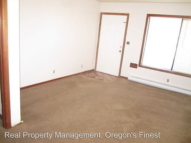 2nd image of 7217 N Fessenden St