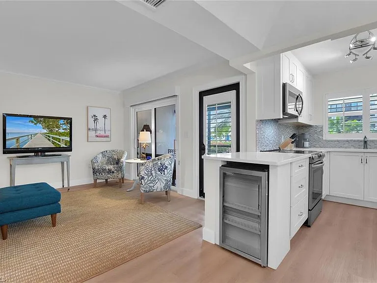 3200 Gulf Shore Blvd N #105 — Photo 12