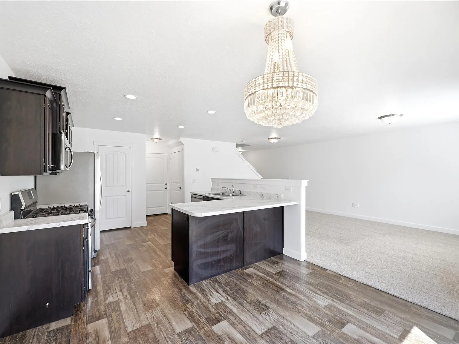 3 bed, 2.5 bath, 2317 sqft, $2,200 — Photo 4