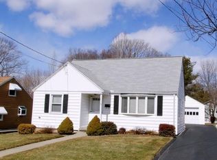 31 Holbrook St, Milford, CT 06460