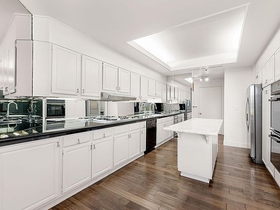3rd image of 10650 Wilshire Blvd #302