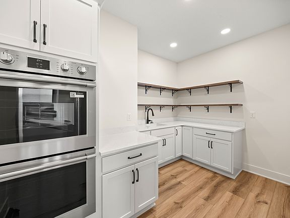 4th image of 366 Napoli Ave
