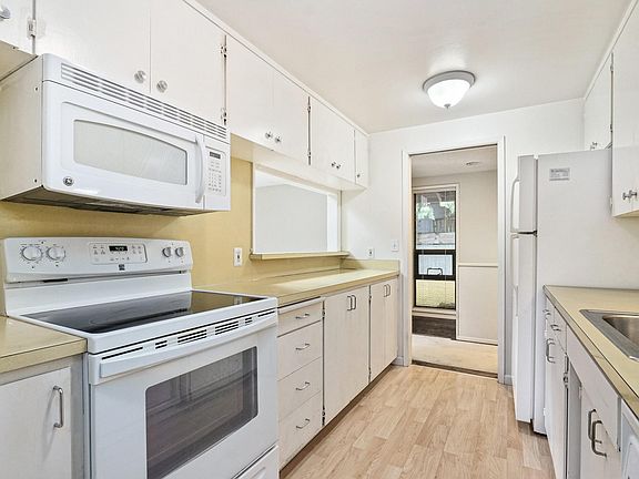 5th image of 9833 NE 25th St