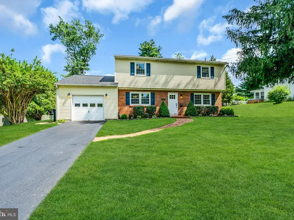 11 Royal Oak Rd, Lawrence Township, NJ 08648