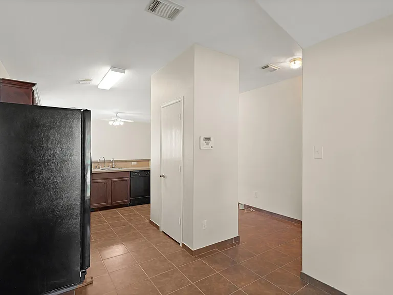 1907 Wooded Acres Dr — Photo 8